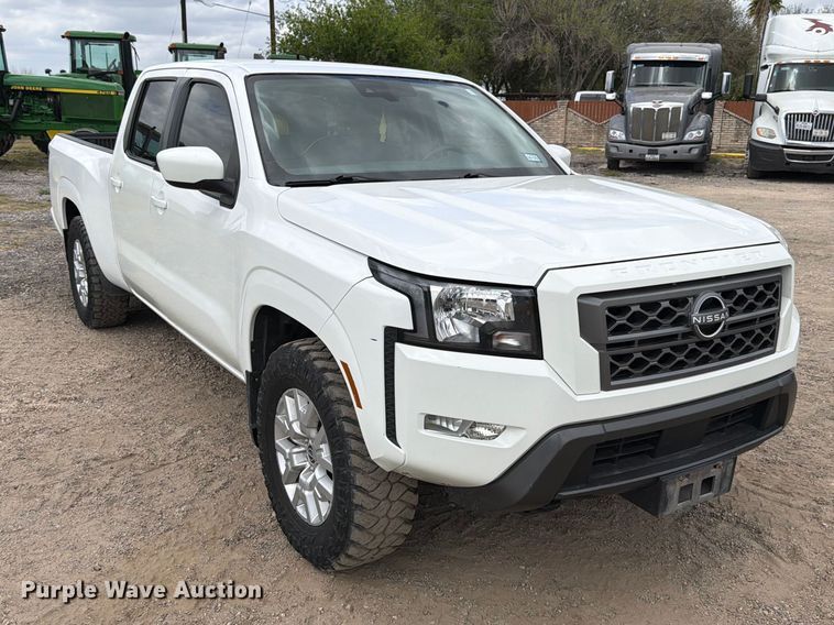 image for item FB8022 2022 Nissan Frontier Crew Cab pickup truck