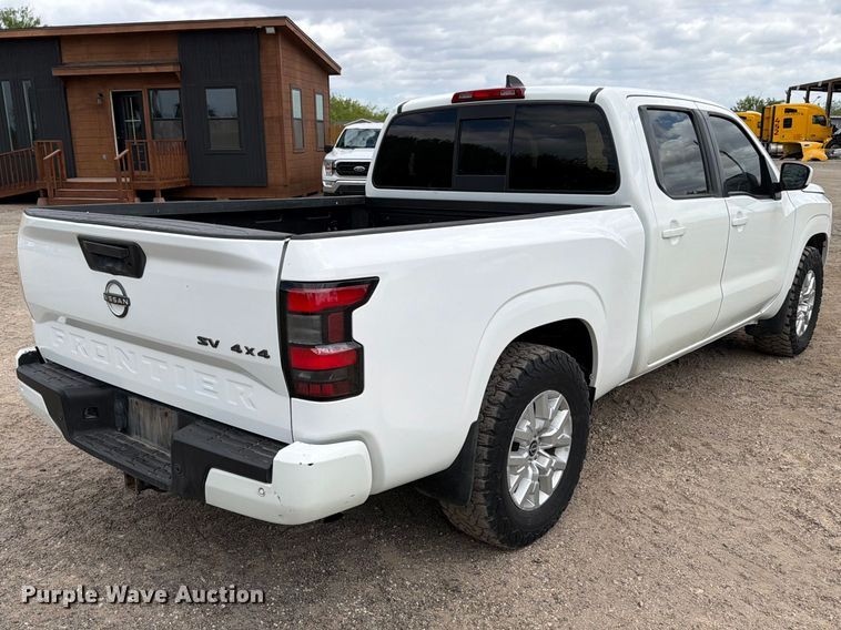 image for item FB8022 2022 Nissan Frontier Crew Cab pickup truck