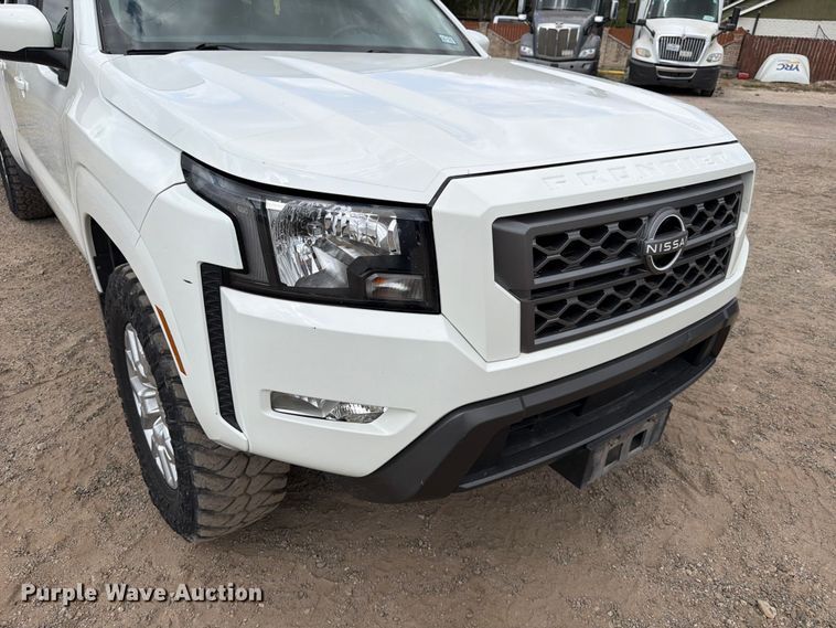 image for item FB8022 2022 Nissan Frontier Crew Cab pickup truck