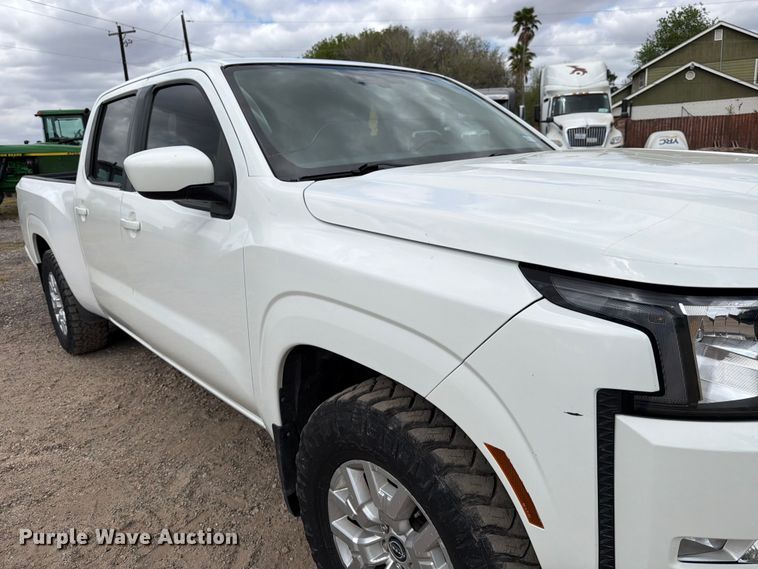 image for item FB8022 2022 Nissan Frontier Crew Cab pickup truck