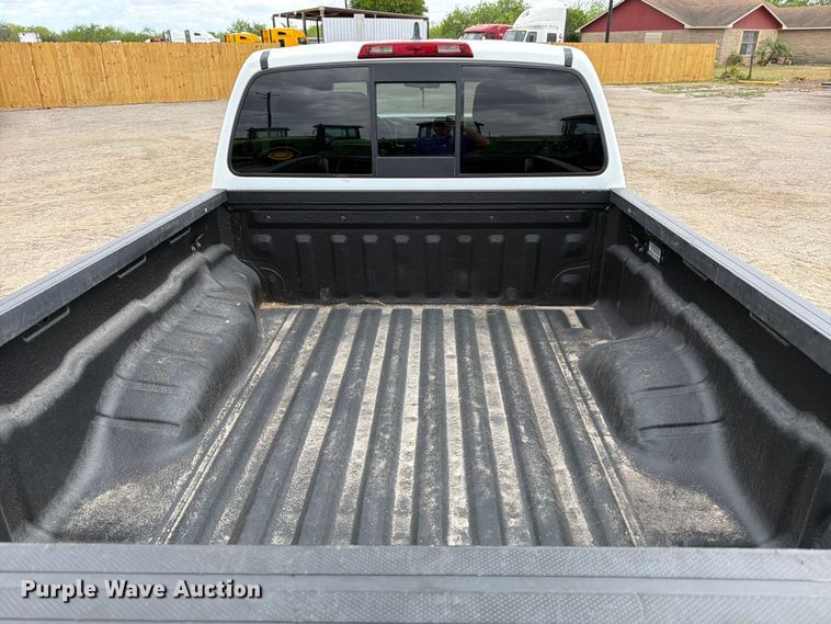 image for item FB8022 2022 Nissan Frontier Crew Cab pickup truck