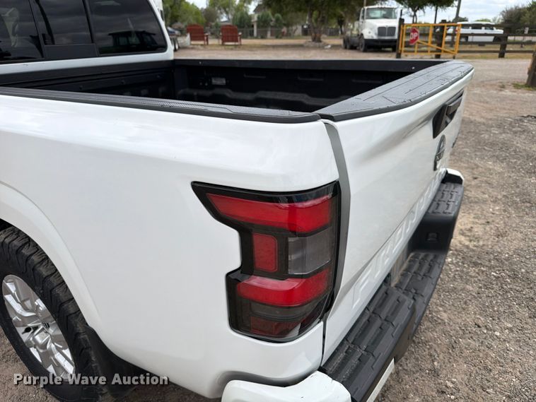 image for item FB8022 2022 Nissan Frontier Crew Cab pickup truck