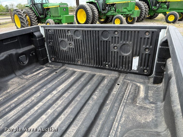 image for item FB8022 2022 Nissan Frontier Crew Cab pickup truck