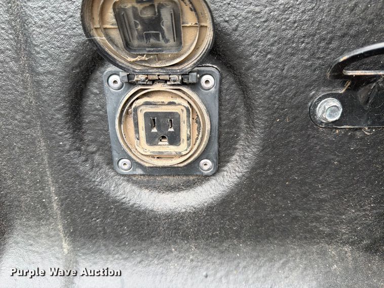 image for item FB8022 2022 Nissan Frontier Crew Cab pickup truck