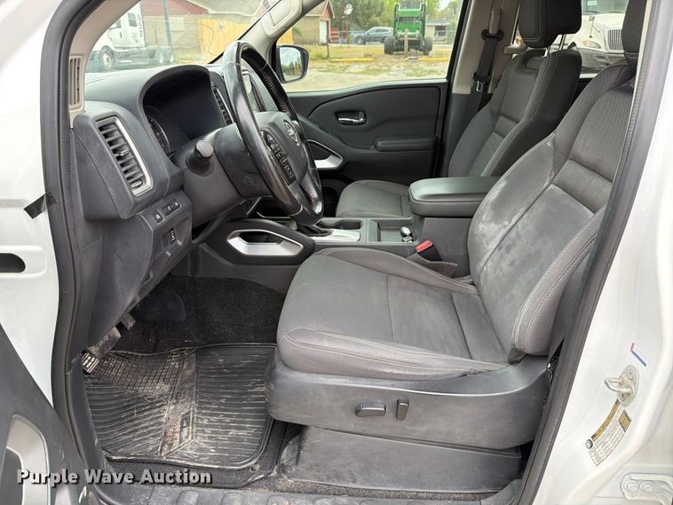 image for item FB8022 2022 Nissan Frontier Crew Cab pickup truck