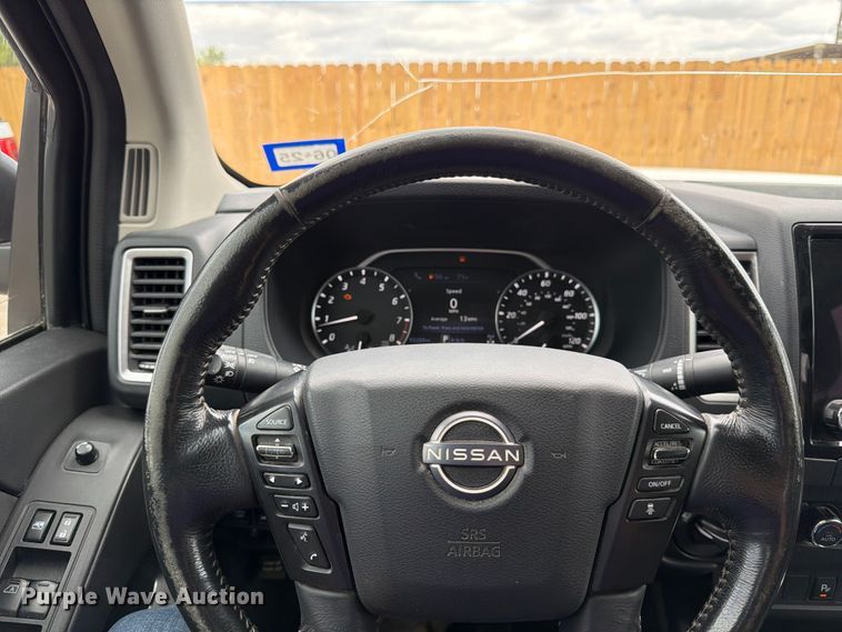 image for item FB8022 2022 Nissan Frontier Crew Cab pickup truck