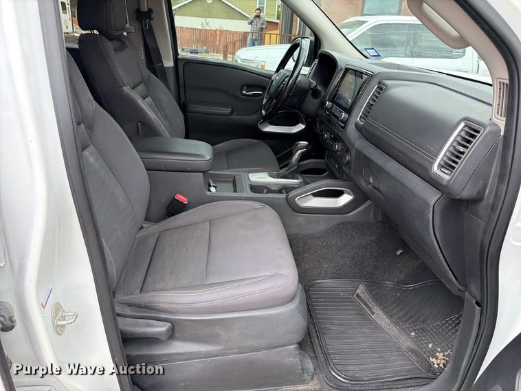 image for item FB8022 2022 Nissan Frontier Crew Cab pickup truck