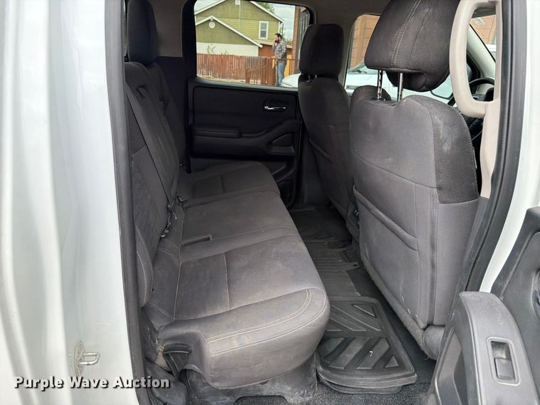 image for item FB8022 2022 Nissan Frontier Crew Cab pickup truck