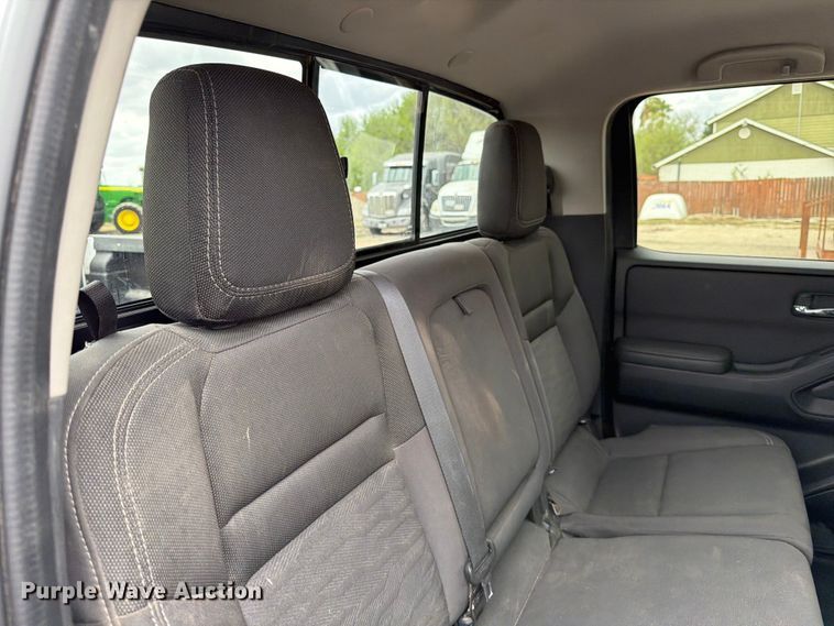 image for item FB8022 2022 Nissan Frontier Crew Cab pickup truck