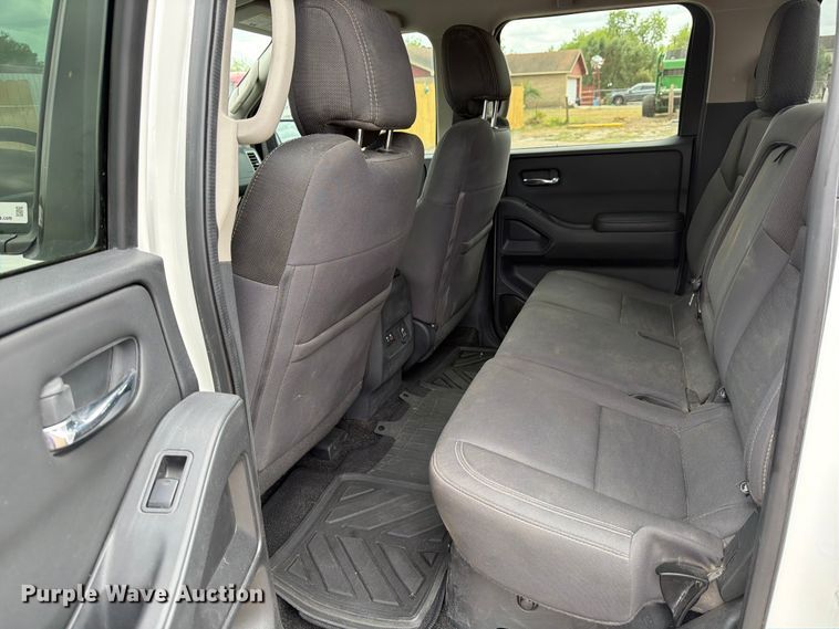 image for item FB8022 2022 Nissan Frontier Crew Cab pickup truck