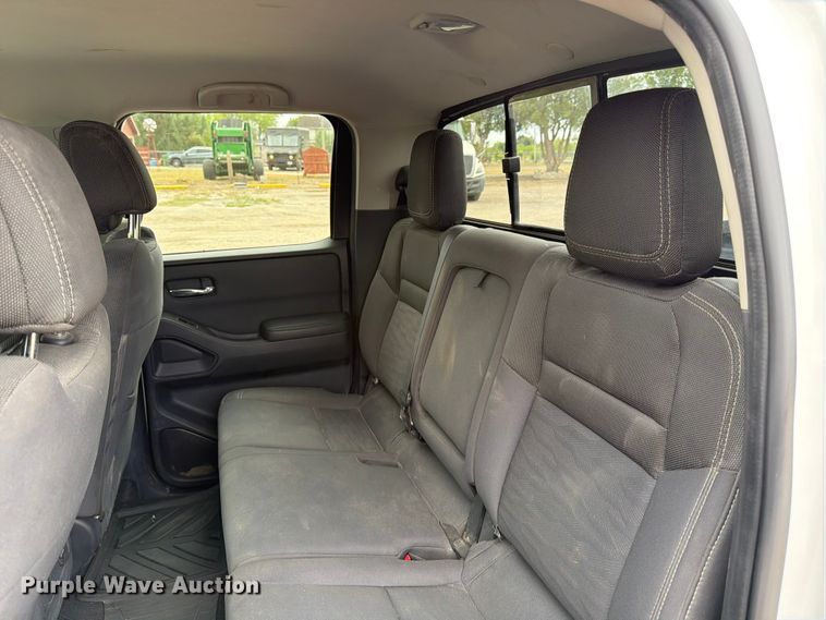 image for item FB8022 2022 Nissan Frontier Crew Cab pickup truck