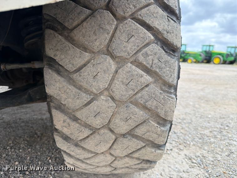 image for item FB8022 2022 Nissan Frontier Crew Cab pickup truck