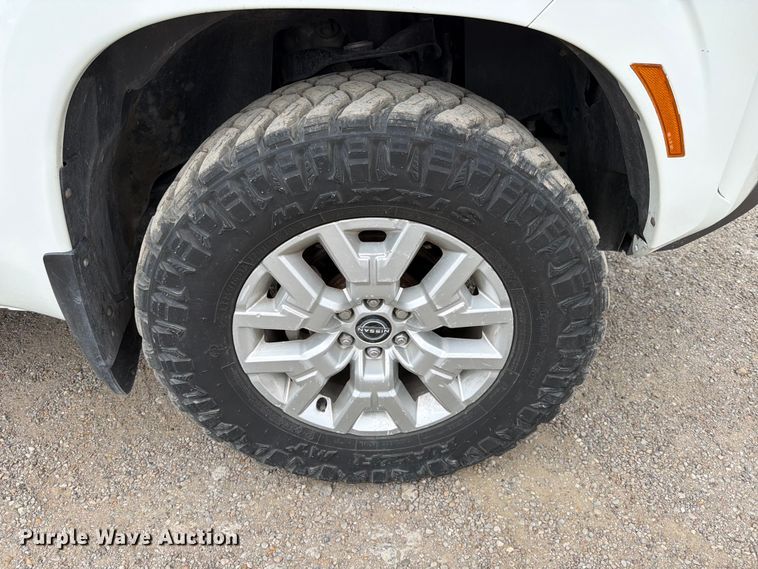 image for item FB8022 2022 Nissan Frontier Crew Cab pickup truck