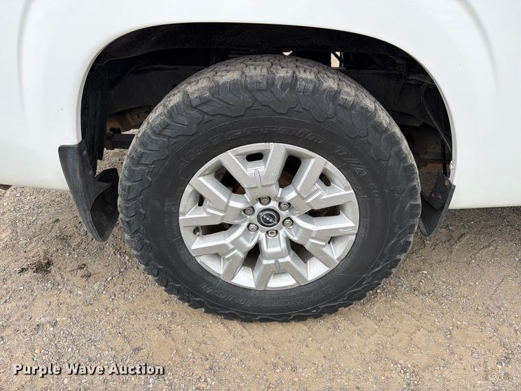 image for item FB8022 2022 Nissan Frontier Crew Cab pickup truck