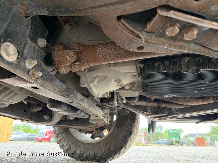 image for item FB8022 2022 Nissan Frontier Crew Cab pickup truck