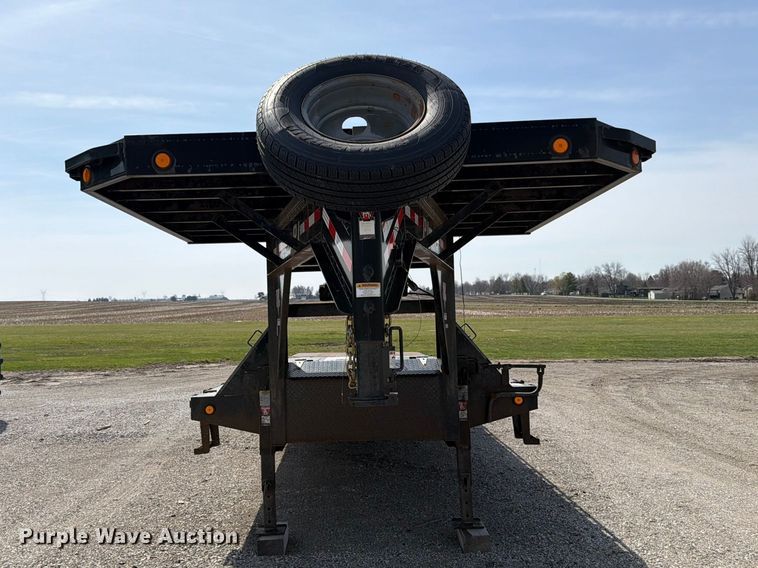 image for item FB8035 2018 PJ Trailer Gooseneck LD302 equipment trailer