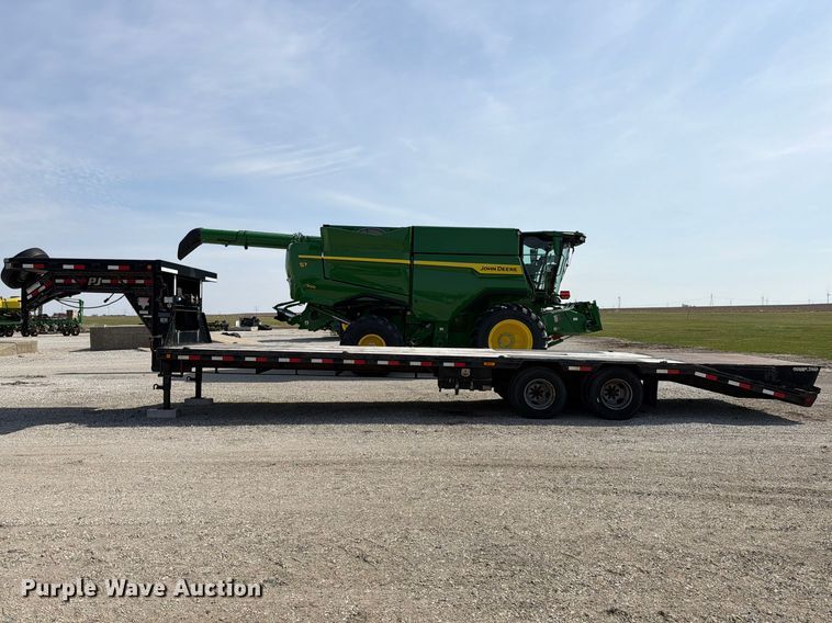 image for item FB8035 2018 PJ Trailer Gooseneck LD302 equipment trailer