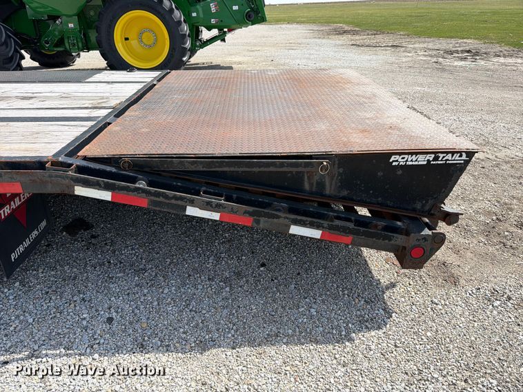 image for item FB8035 2018 PJ Trailer Gooseneck LD302 equipment trailer