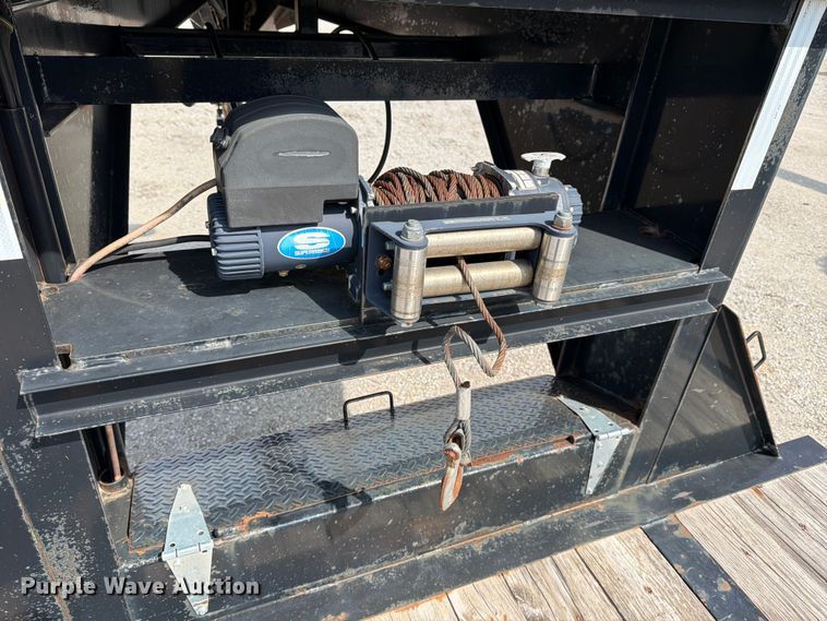 image for item FB8035 2018 PJ Trailer Gooseneck LD302 equipment trailer