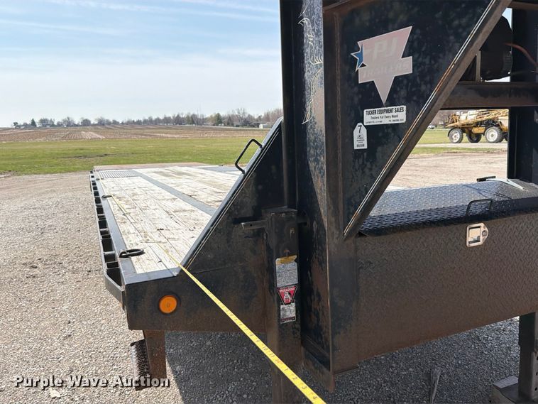 image for item FB8035 2018 PJ Trailer Gooseneck LD302 equipment trailer