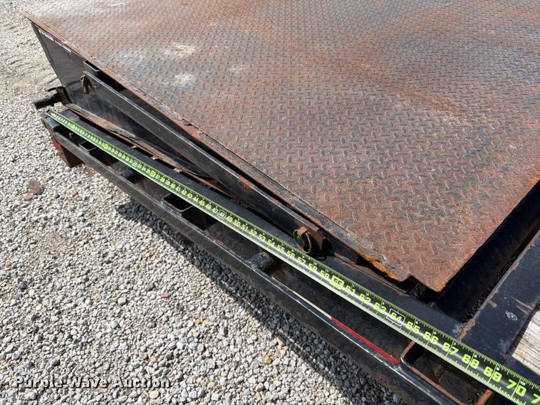 image for item FB8035 2018 PJ Trailer Gooseneck LD302 equipment trailer