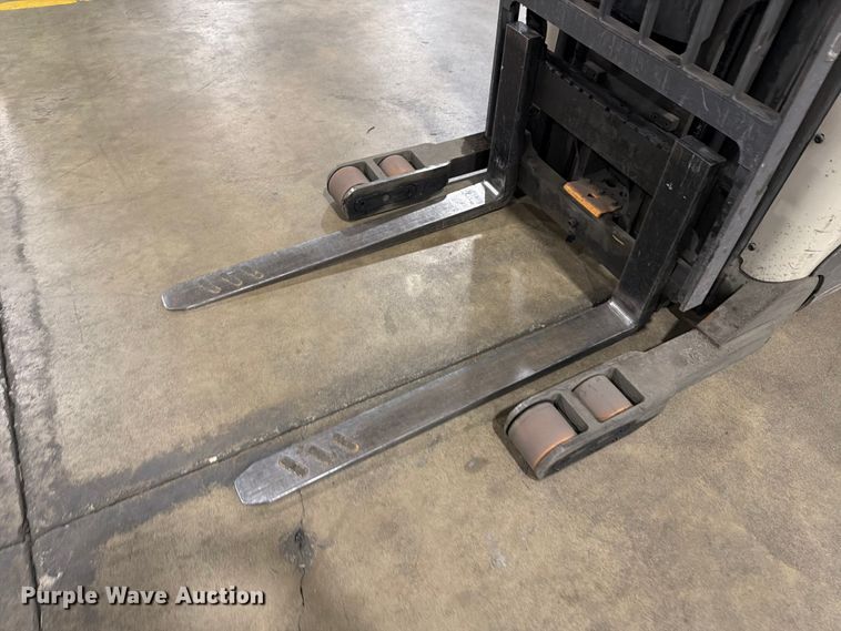 image for item FB8054 2016 Crown RR5725-35 reach truck