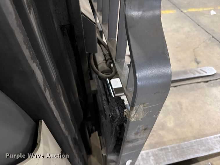 image for item FB8054 2016 Crown RR5725-35 reach truck