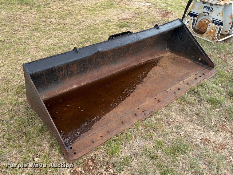 image for item FB8080 Caterpillar skid steer bucket