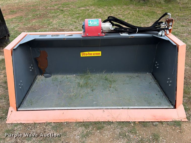 image for item FB8105 Raytree RMVB78U skid steer vibratory screening bucket
