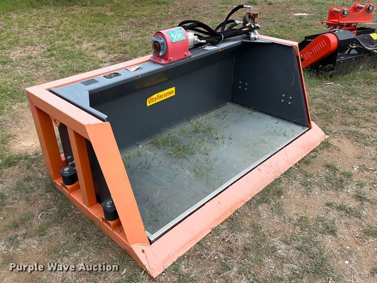 image for item FB8105 Raytree RMVB78U skid steer vibratory screening bucket