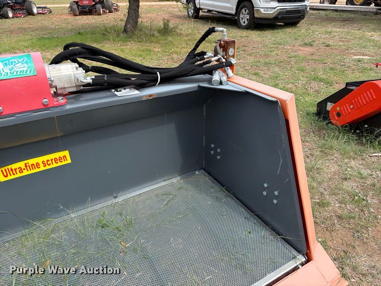 image for item FB8105 Raytree RMVB78U skid steer vibratory screening bucket