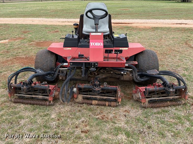 image for item FB8106 2002 Toro Reelmaster 5500-D reel mower