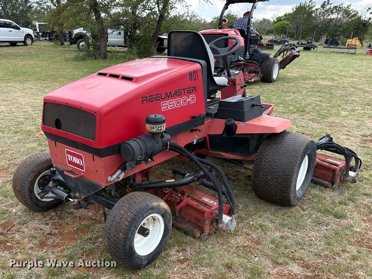 image for item FB8106 2002 Toro Reelmaster 5500-D reel mower