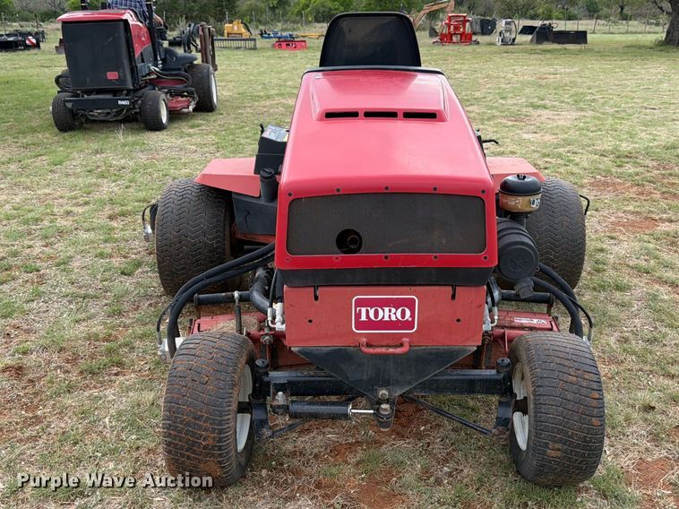 image for item FB8106 2002 Toro Reelmaster 5500-D reel mower