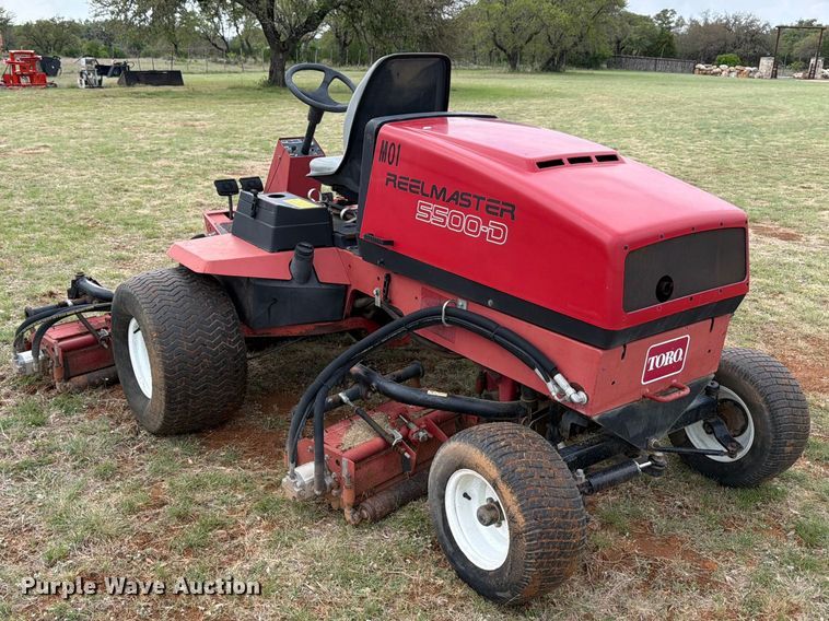 image for item FB8106 2002 Toro Reelmaster 5500-D reel mower