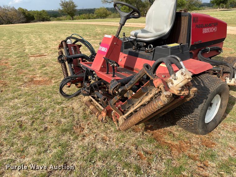 image for item FB8106 2002 Toro Reelmaster 5500-D reel mower