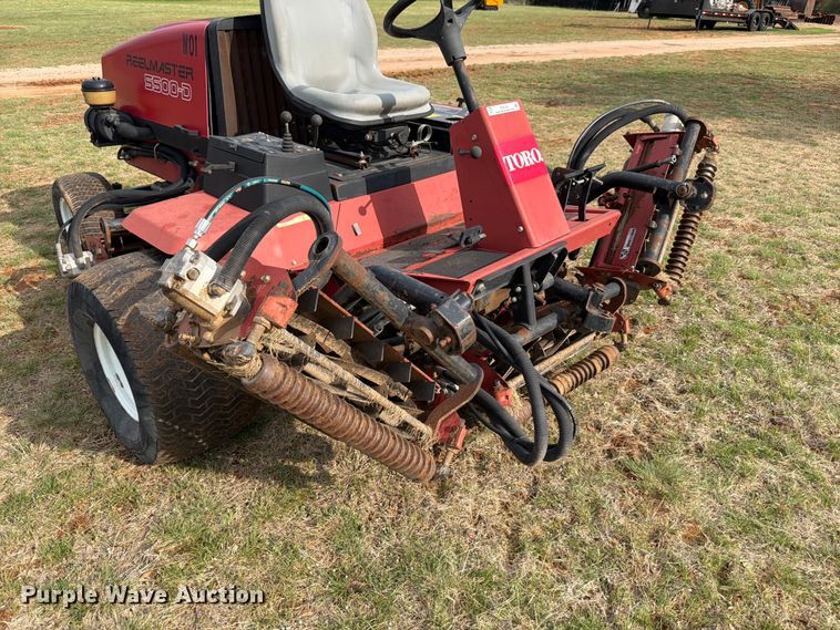 image for item FB8106 2002 Toro Reelmaster 5500-D reel mower
