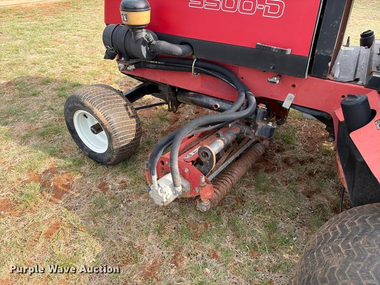 image for item FB8106 2002 Toro Reelmaster 5500-D reel mower
