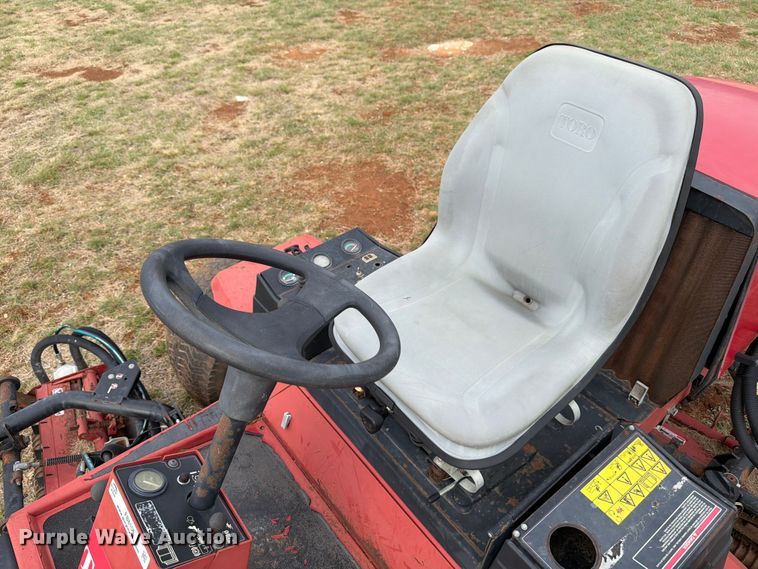 image for item FB8106 2002 Toro Reelmaster 5500-D reel mower