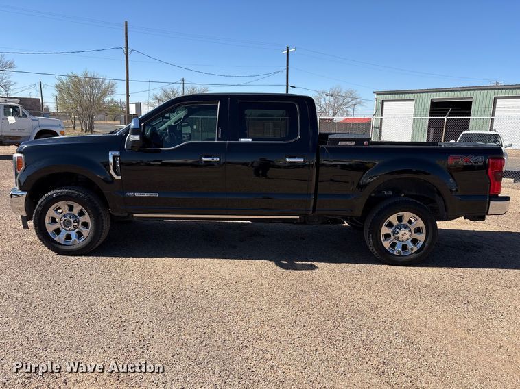 image for item FC2113 2017 Ford F350 King Ranch Crew Cab pickup truck