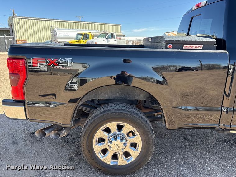 image for item FC2113 2017 Ford F350 King Ranch Crew Cab pickup truck