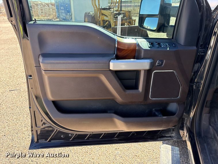 image for item FC2113 2017 Ford F350 King Ranch Crew Cab pickup truck