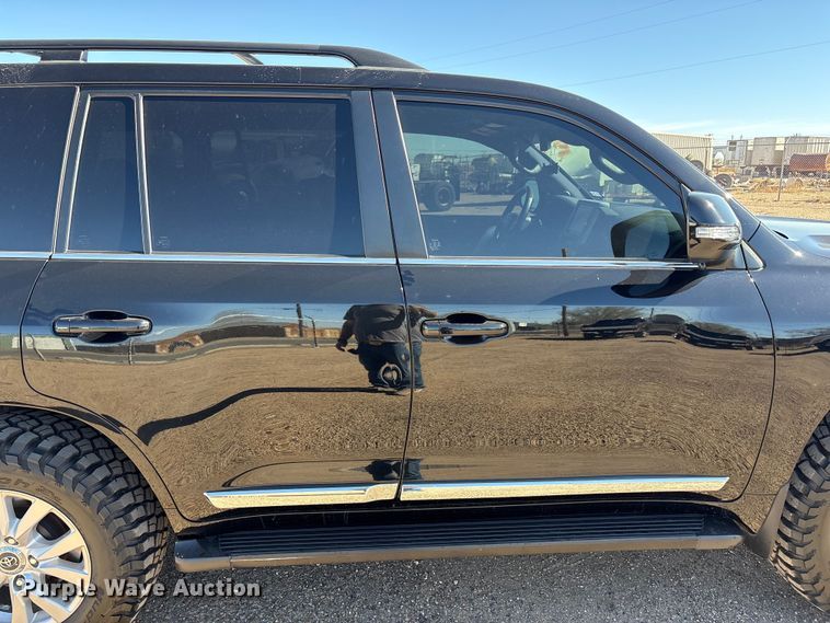 image for item FC2114 2016 Toyota Land Cruiser SUV