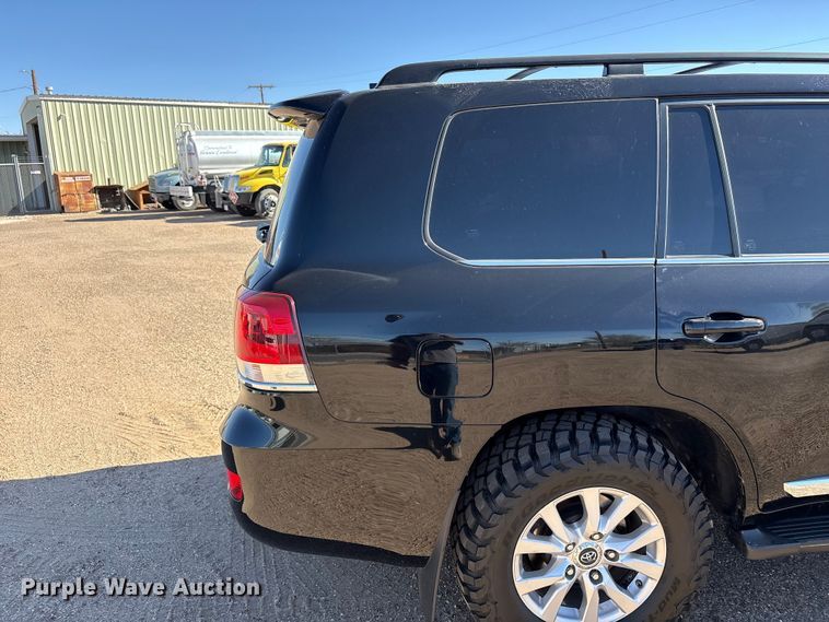 image for item FC2114 2016 Toyota Land Cruiser SUV