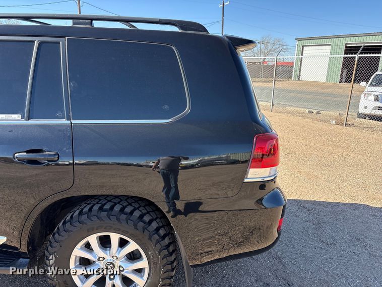 image for item FC2114 2016 Toyota Land Cruiser SUV