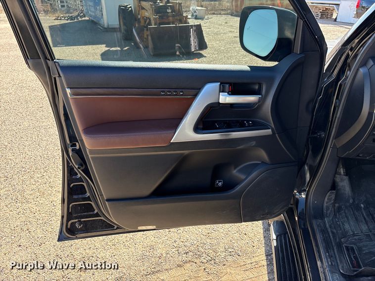 image for item FC2114 2016 Toyota Land Cruiser SUV