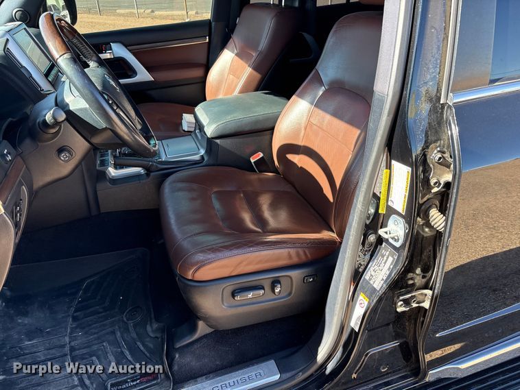 image for item FC2114 2016 Toyota Land Cruiser SUV