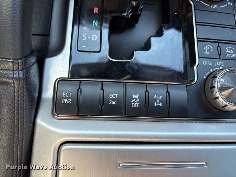 image for item FC2114 2016 Toyota Land Cruiser SUV