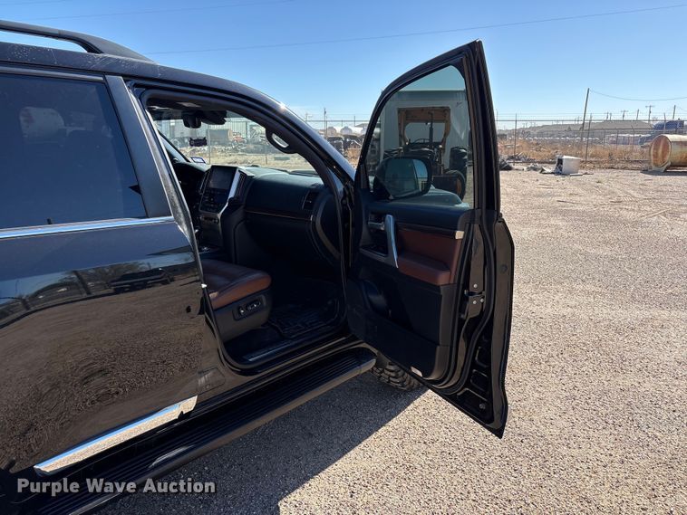 image for item FC2114 2016 Toyota Land Cruiser SUV