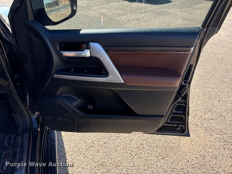 image for item FC2114 2016 Toyota Land Cruiser SUV